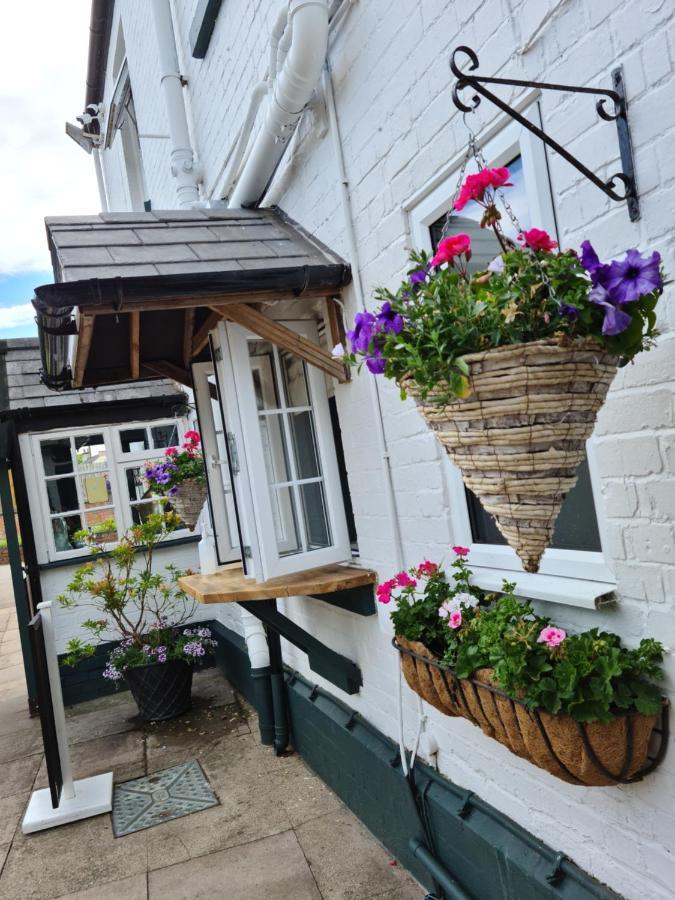 Hotel The Red Lion Kilsby Esterno foto
